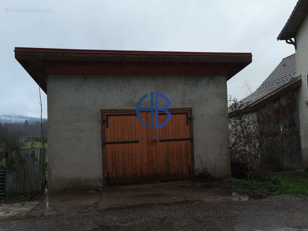 Terrain à SAINT-LAURENT-DU-PONT