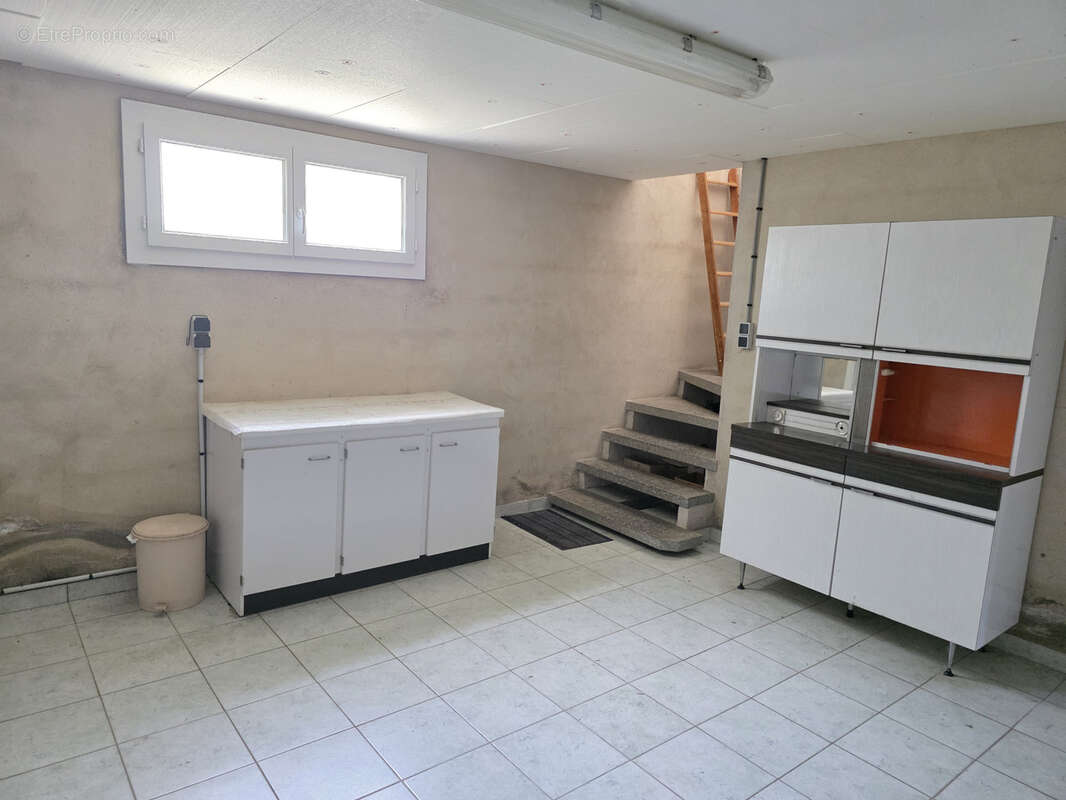 Belle maison de plain pied T4 avec piscine et sous sol complet - photo 18