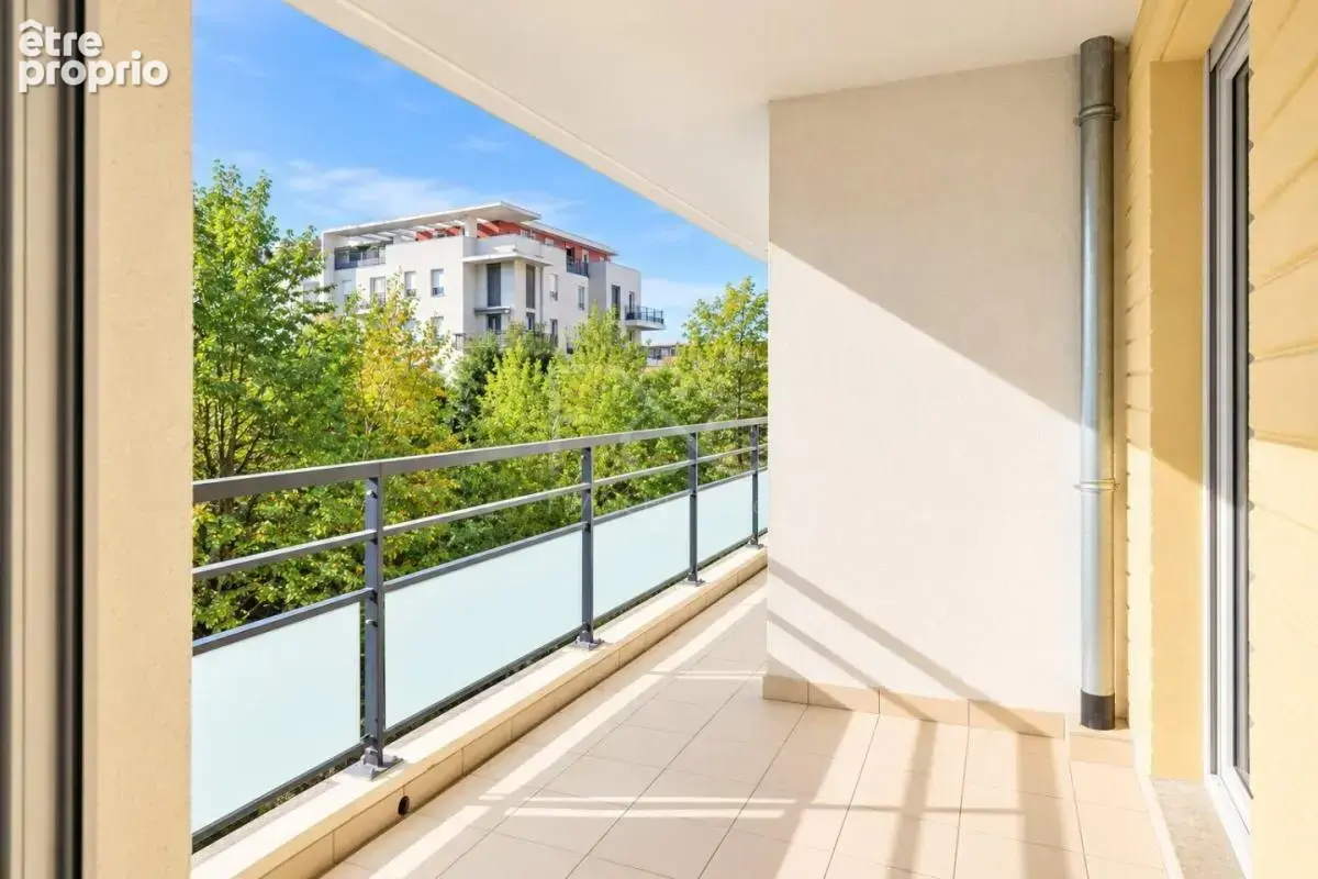 Appartement T3 de 71m² - Bron - photo 3