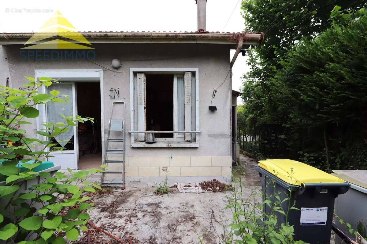 Maison à MANDRES-LES-ROSES