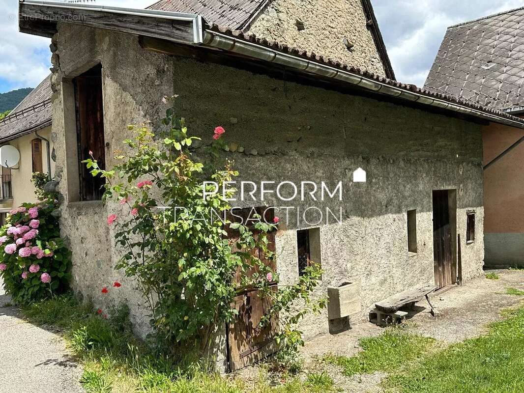 Maison à SAINT-BARTHELEMY-DE-SECHILIENNE