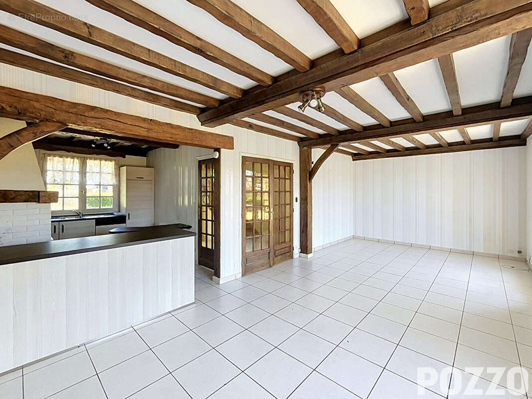 A vendre pavillon de 5 pieces (109 m2) a vire-normandie (14) - photo 2