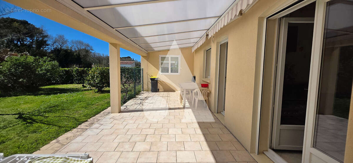 Maison à CHAILLEVETTE