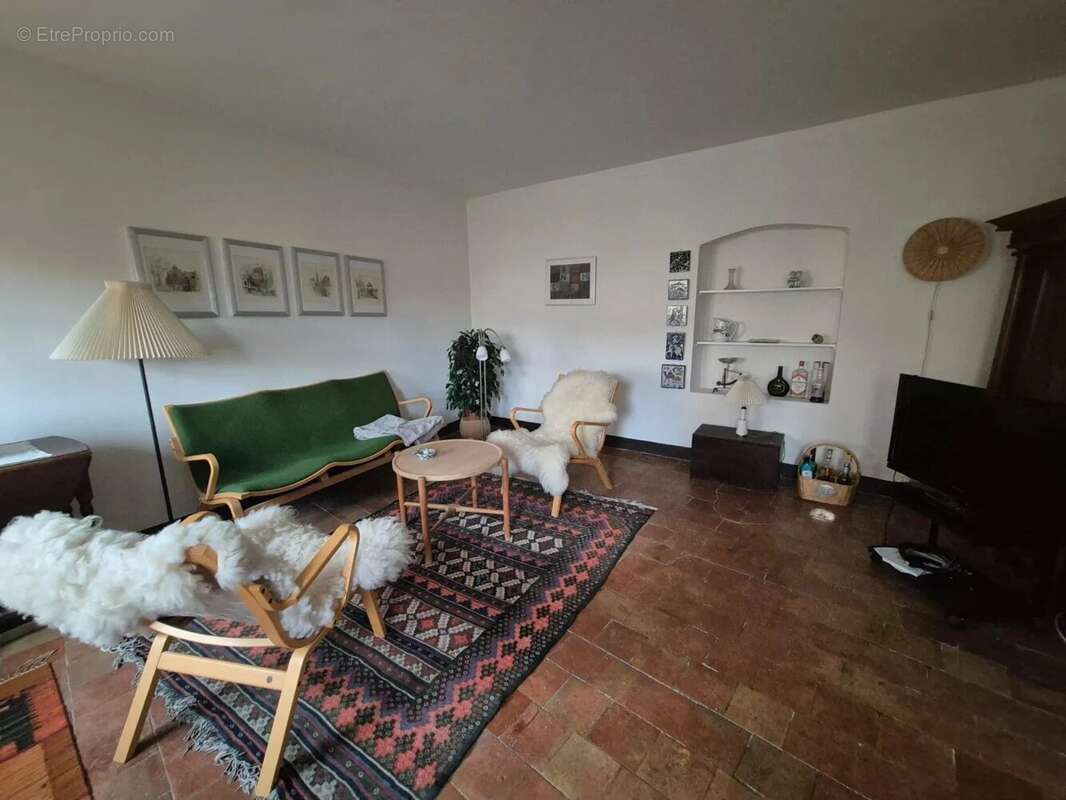 Appartement à COTIGNAC