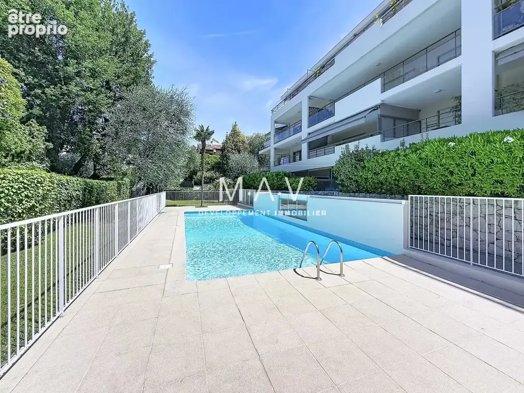 Nice/coeur cimiez studio meublé terrasse 12 m2 au calme parking standing piscine - photo 16