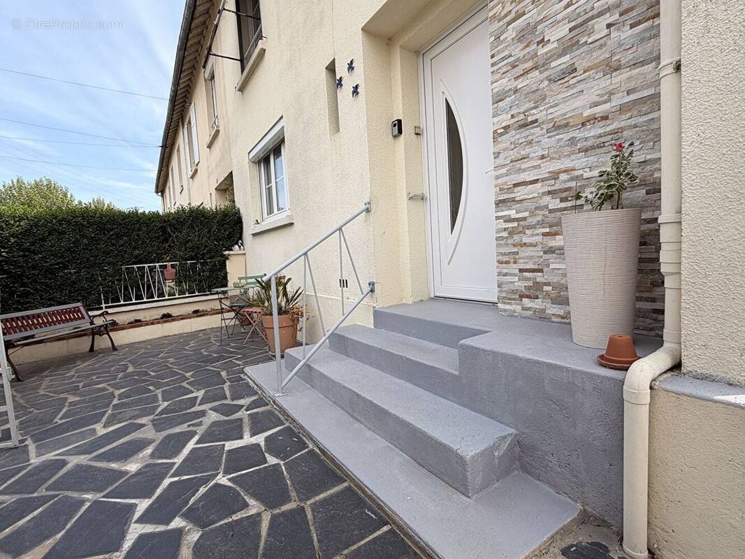 Maison à MONDEVILLE