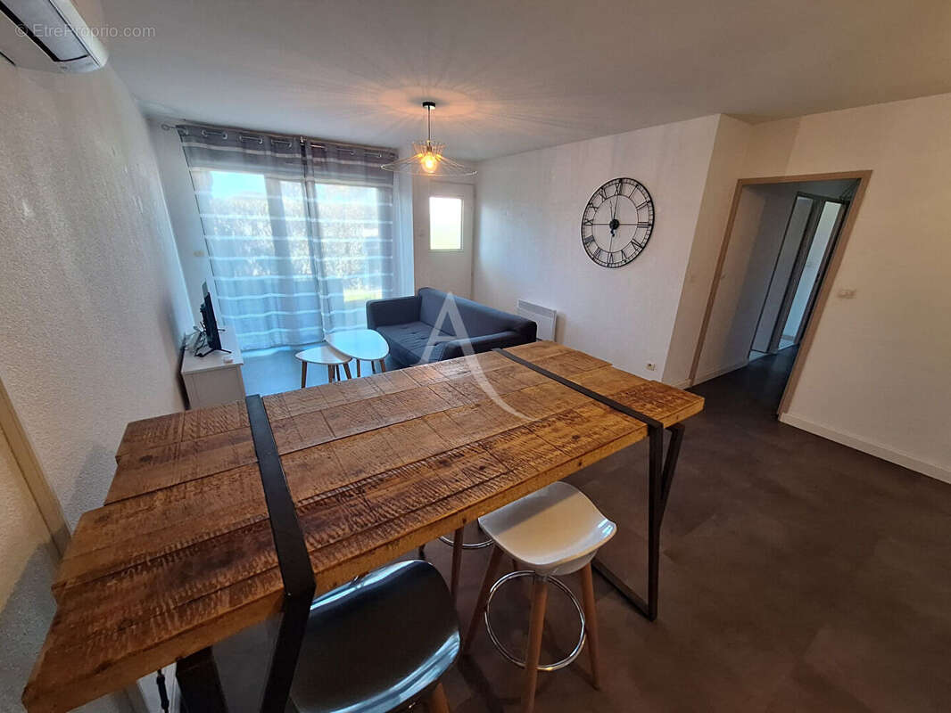 Appartement à POULX