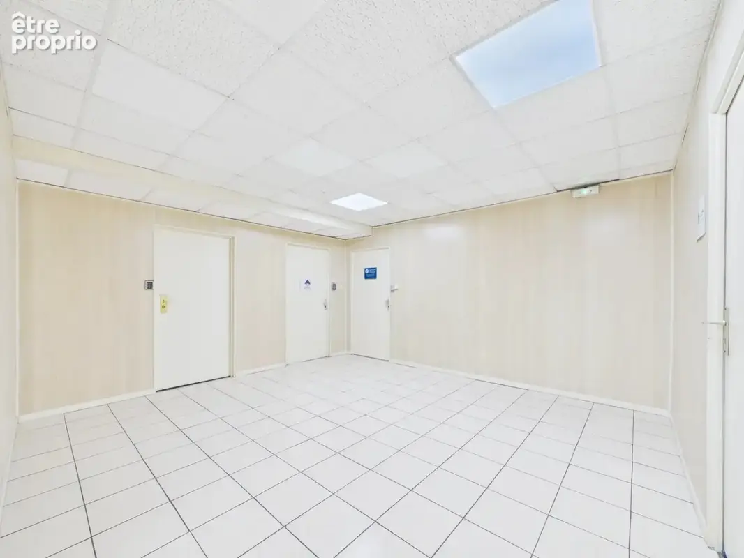 Bureau - Avenue du Docteur Lefebvre - VILLENEUVE LOUBET - photo 5