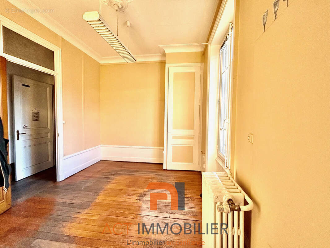 Appartement à L'ARBRESLE