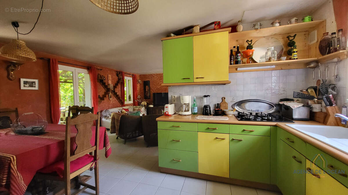 Maison familiale avec 3 chambres et terrain arboré à La Grande Prairie - photo 8