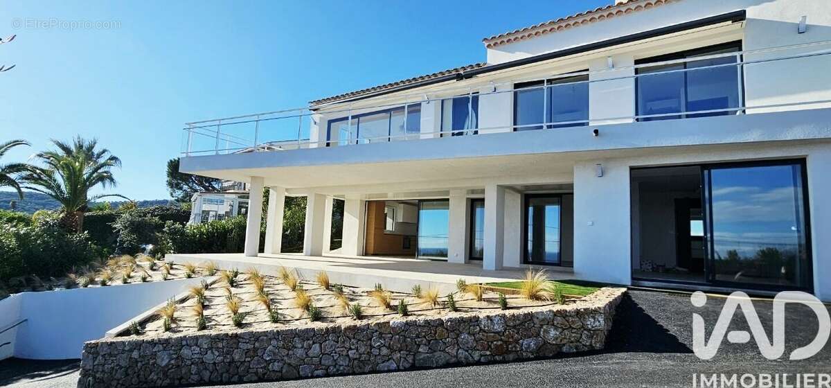 Photo 2 - Appartement à ROQUEBRUNE-SUR-ARGENS