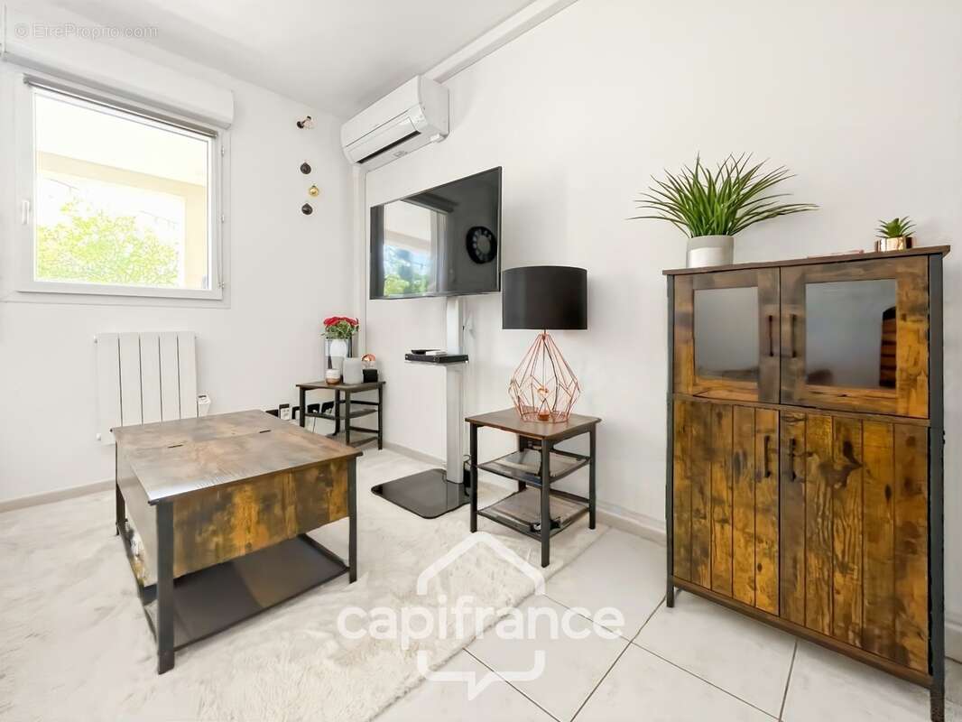 Appartement 40m2 rénové et climatisé, en rez de jardin , une chambre et sa salle de douche, sa terrasse couverte ,, piscine rési - photo 15