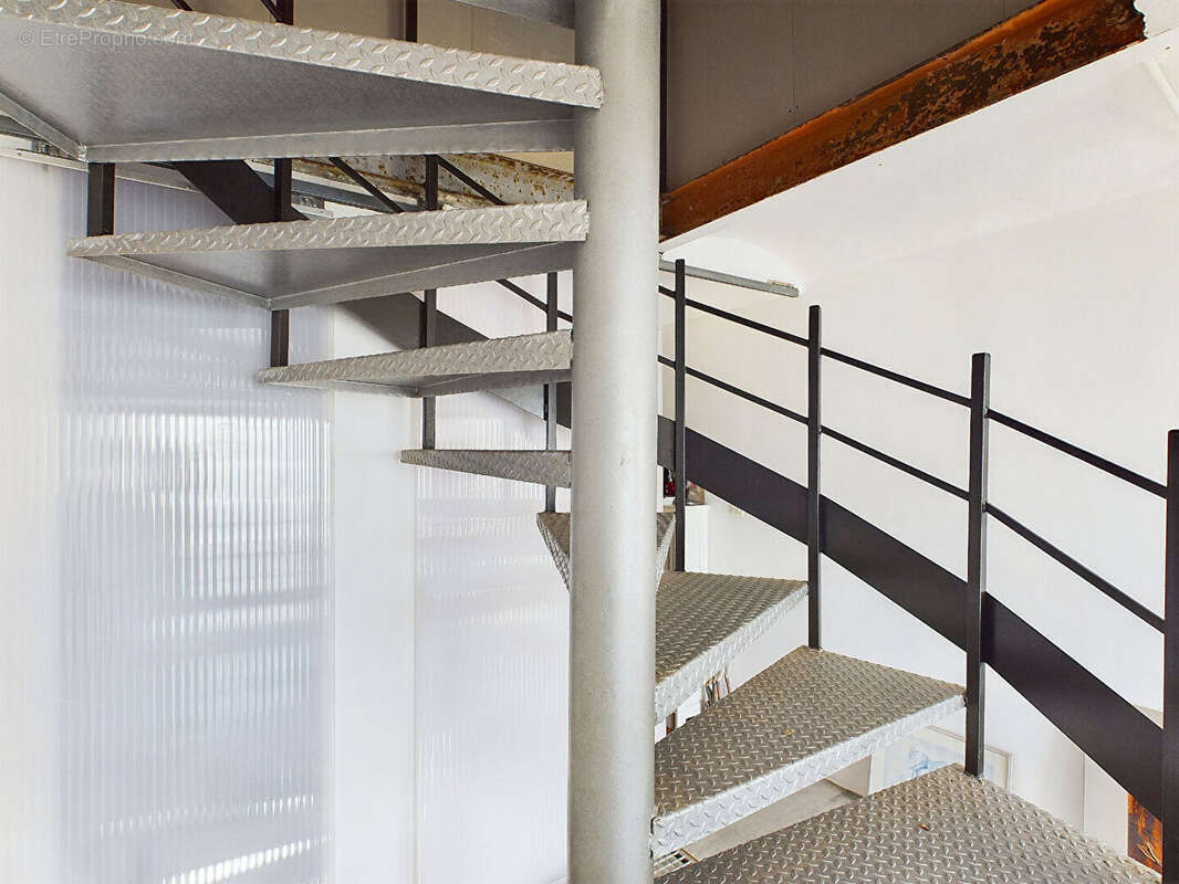 Loft de 245m²  sur 3 plateaux d'ans une ancienne filature  sur parcelle de 900m² situe a villeneuve de berg 07170 - photo 9
