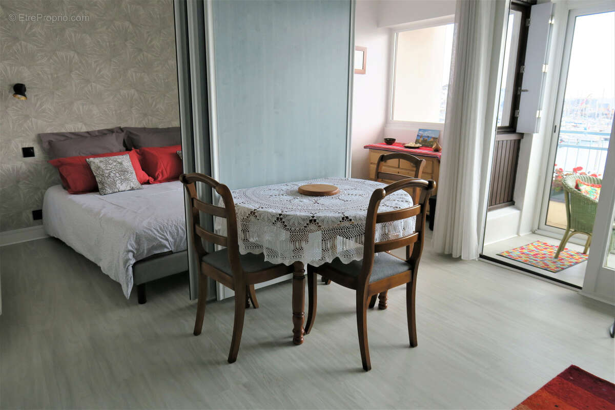 Appartement T1 avec superbe vue mer- - photo 9