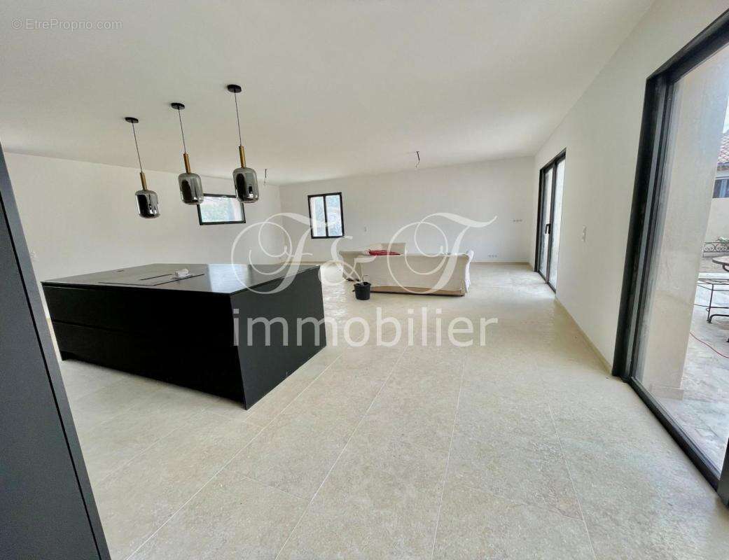 Maison à SAINT-SATURNIN-LES-APT