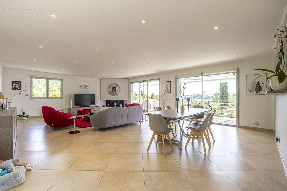 Maison à MOUGINS