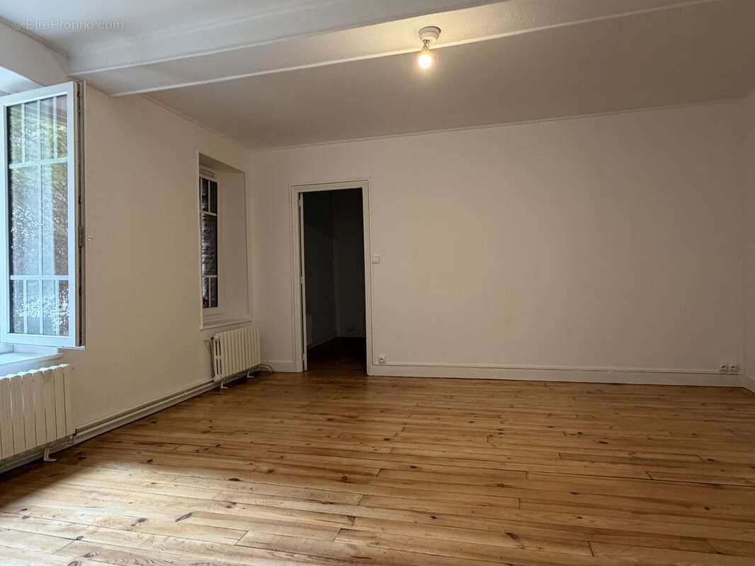 Demeure entièrement rénovée de 230 m2 située à auneuil avec dependances - photo 8