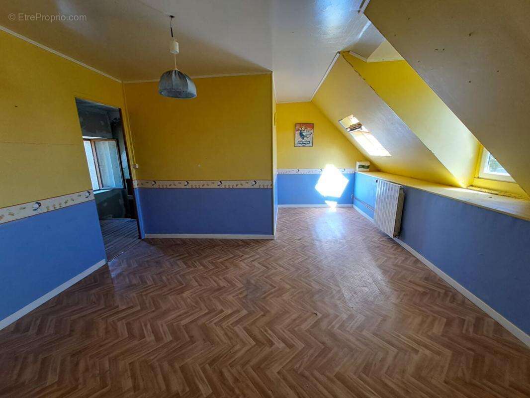 Maison à COUCY-LE-CHATEAU-AUFFRIQUE