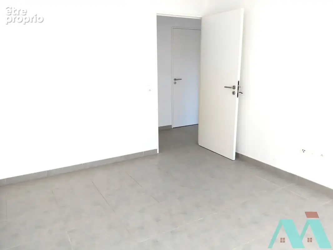 A vendre : Lumineux T3 avec terrasse et double stationnement à VIDAUBAN - photo 6