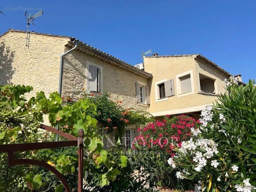 Maison à GORDES