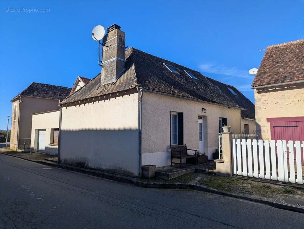 Maison à LIGNAC