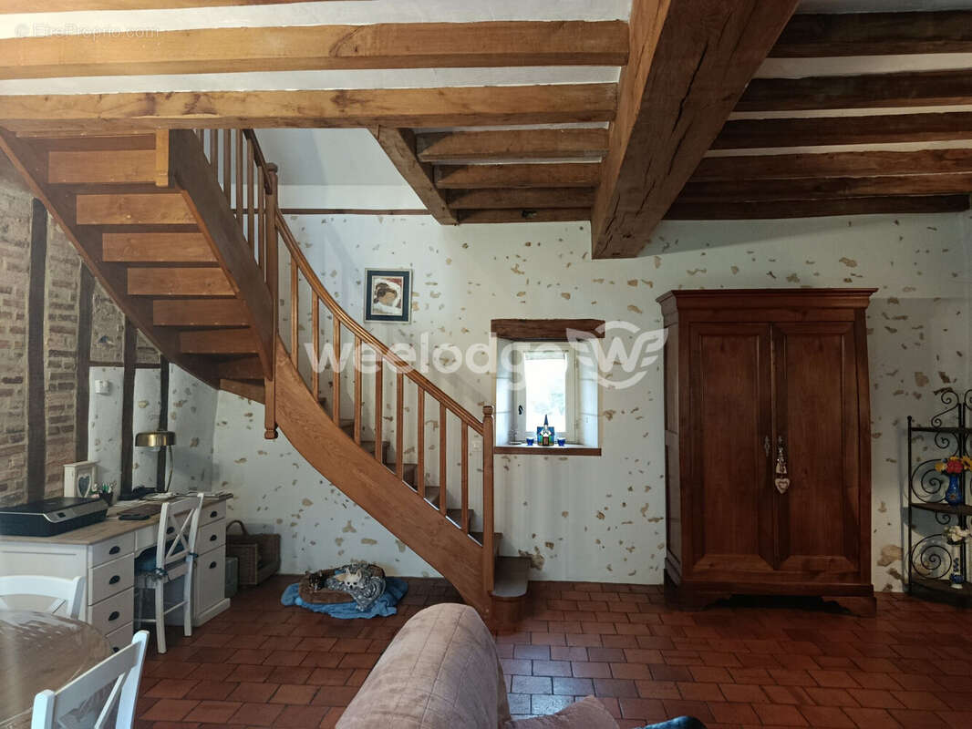 Maison à SAINT-HILAIRE-SUR-BENAIZE