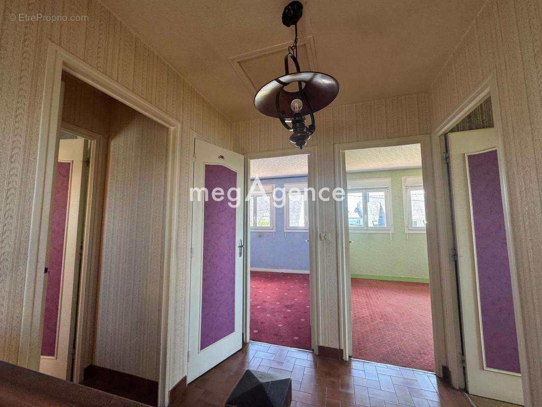 Lanester – Maison 3 chambres avec garage, jardin clos et beau potentiel - photo 11