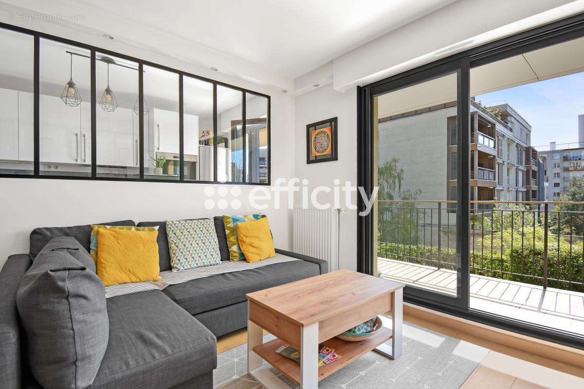 Appartement à COURBEVOIE