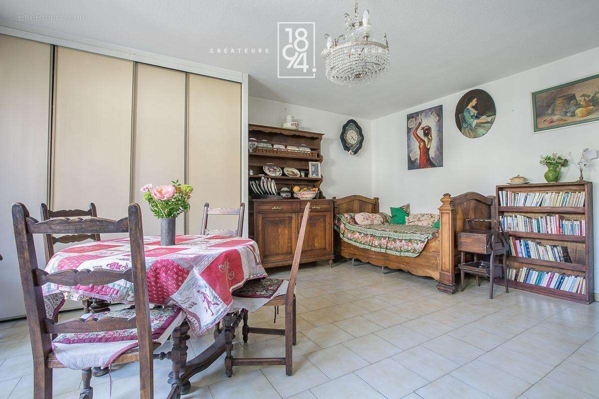 Appartement à MARSEILLE-3E