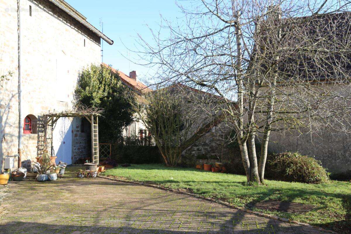 Ancienne fermette rénovée de 160 m² à proximité d'Autun - photo 3