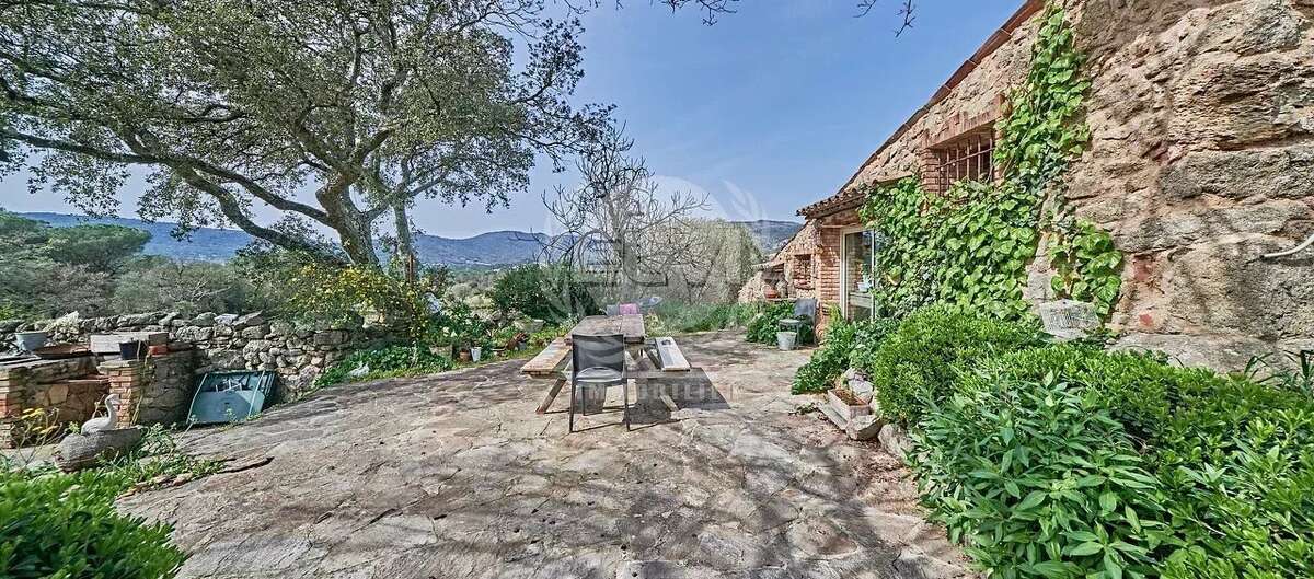 Maison à PLAN-DE-LA-TOUR