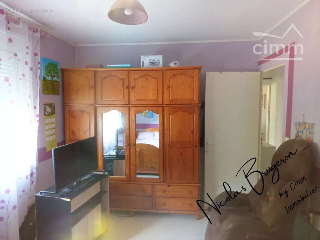 En exclusivité – Ensemble immobilier avec deux habitations, étang et près d’un hectare de terrain - photo 31