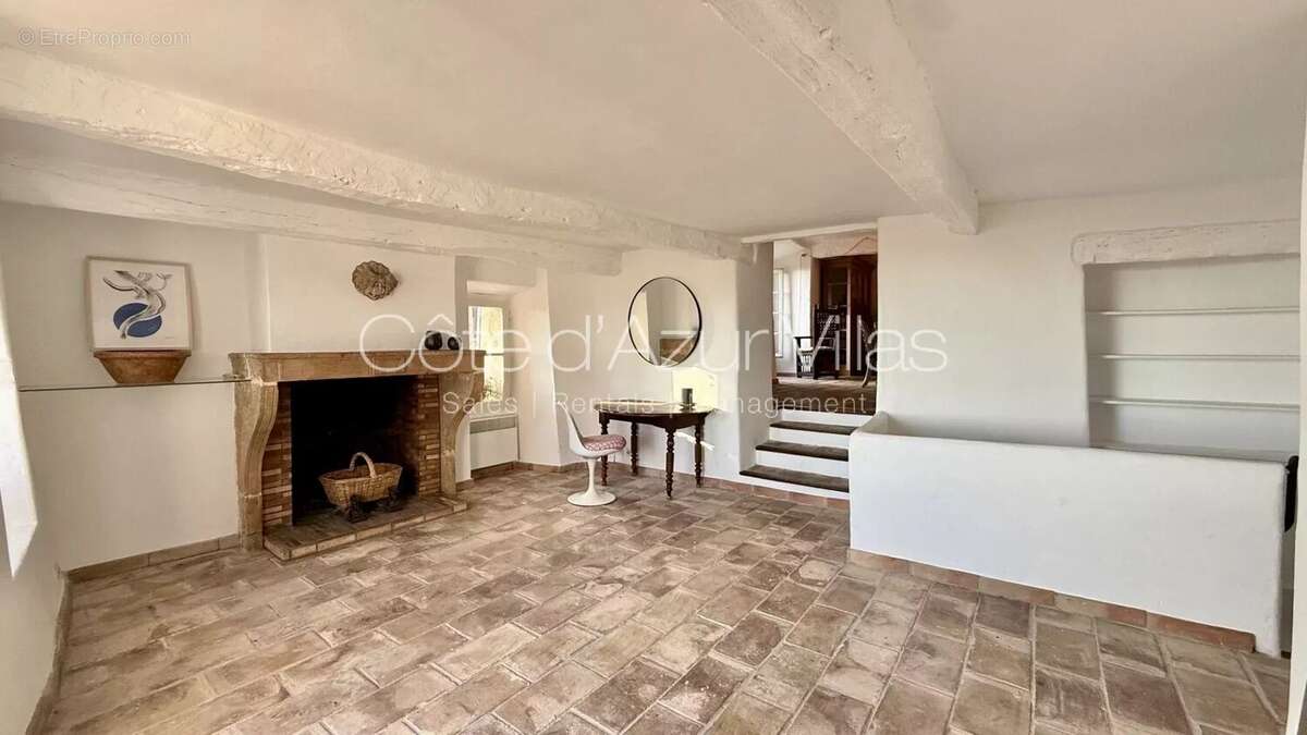 Maison à CHATEAUNEUF-GRASSE