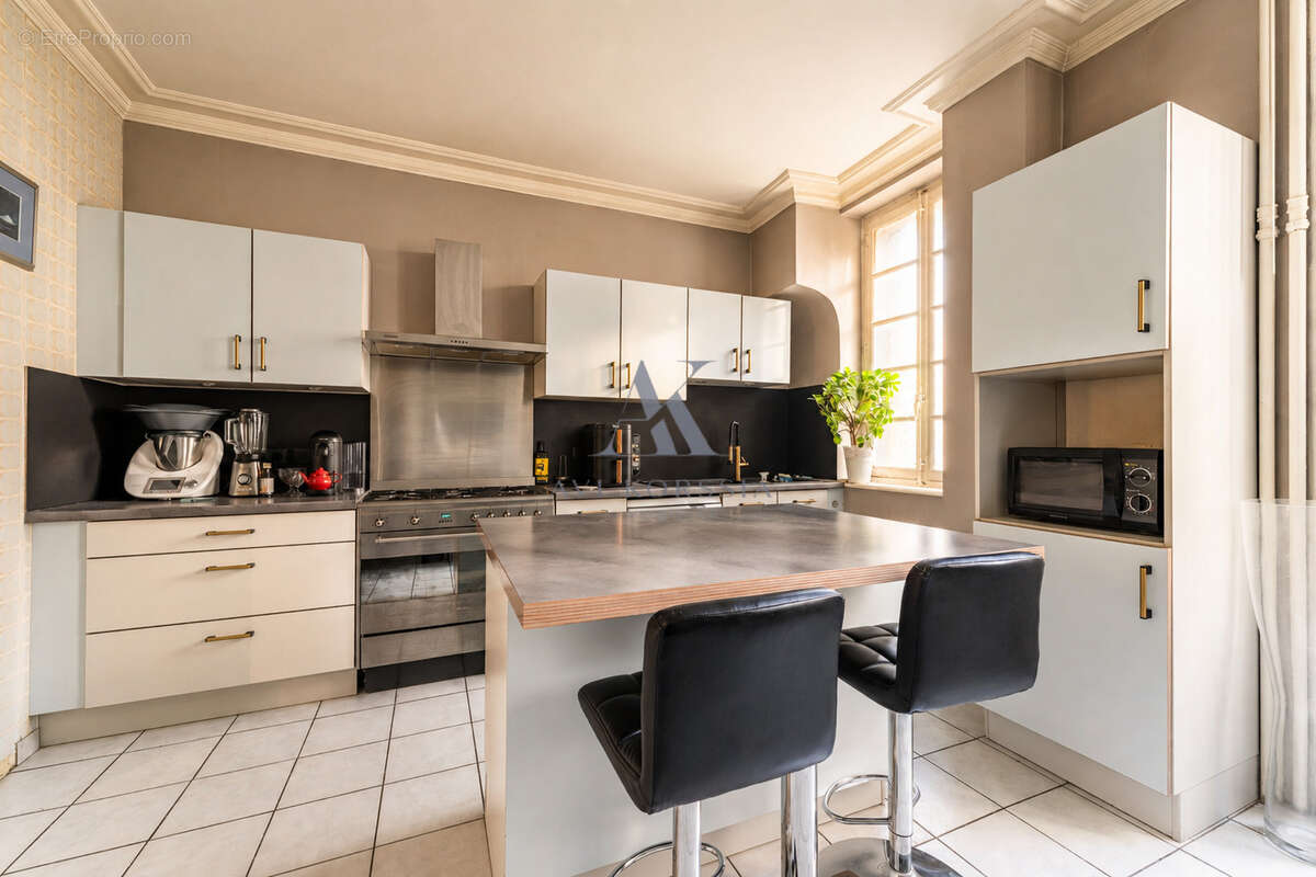 Lyon 6ᵉ   Appartement de caractère 105 m2 avec charme ancien - photo 4