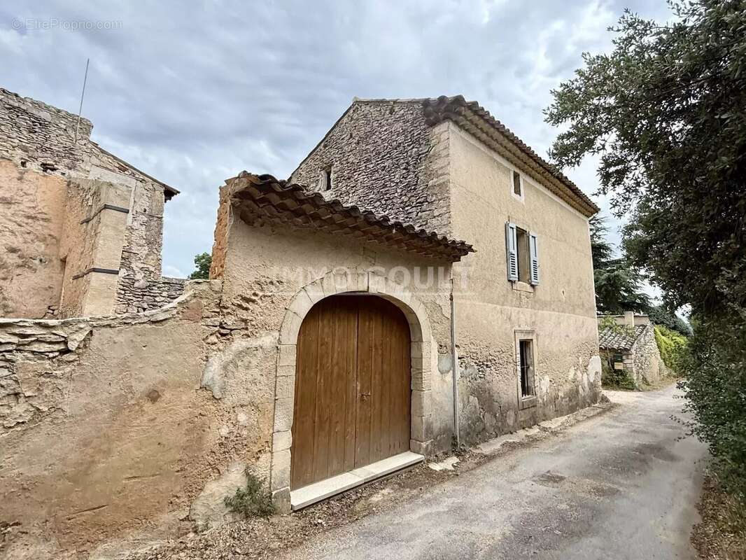 Maison à SAINT-SATURNIN-LES-APT