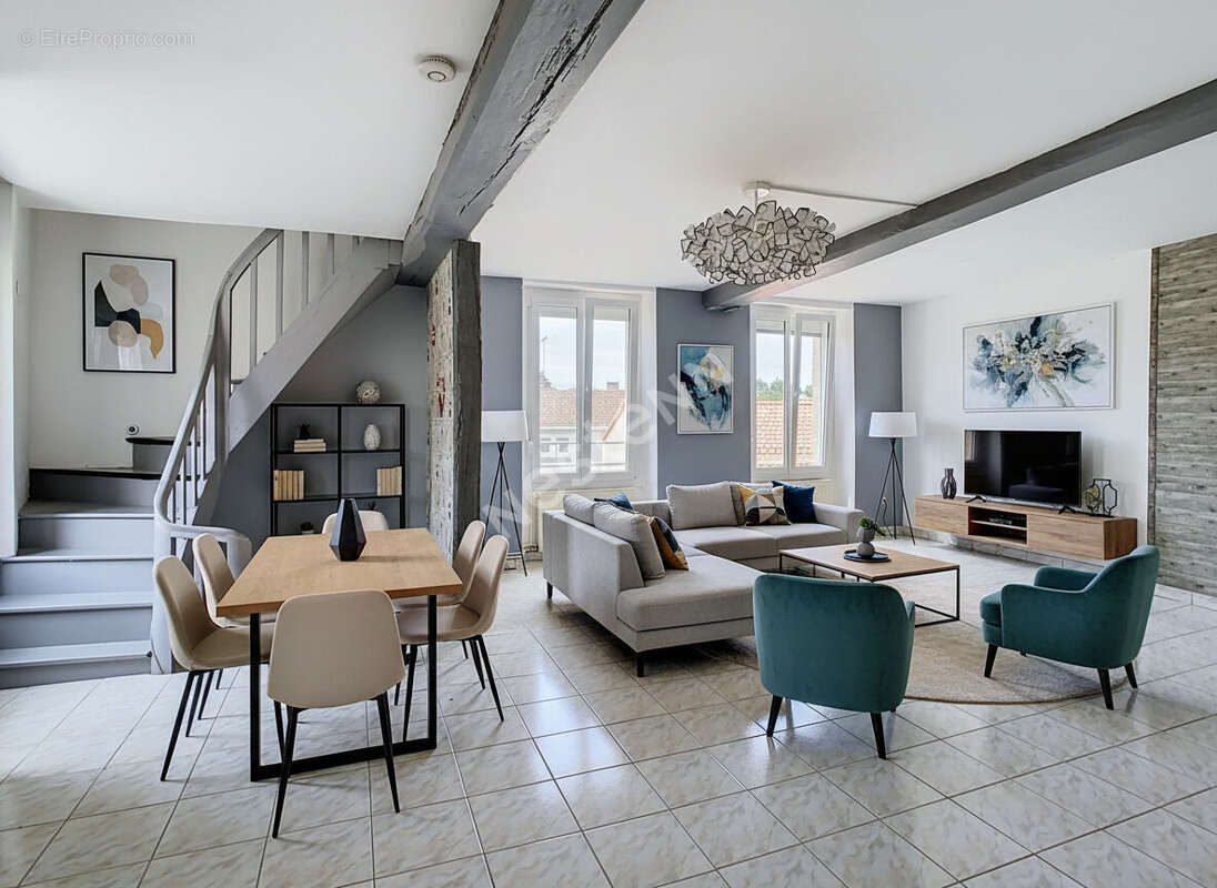 Maison familiale en pierre à vendre dans le bourg du Fief Sauvin - photo 3