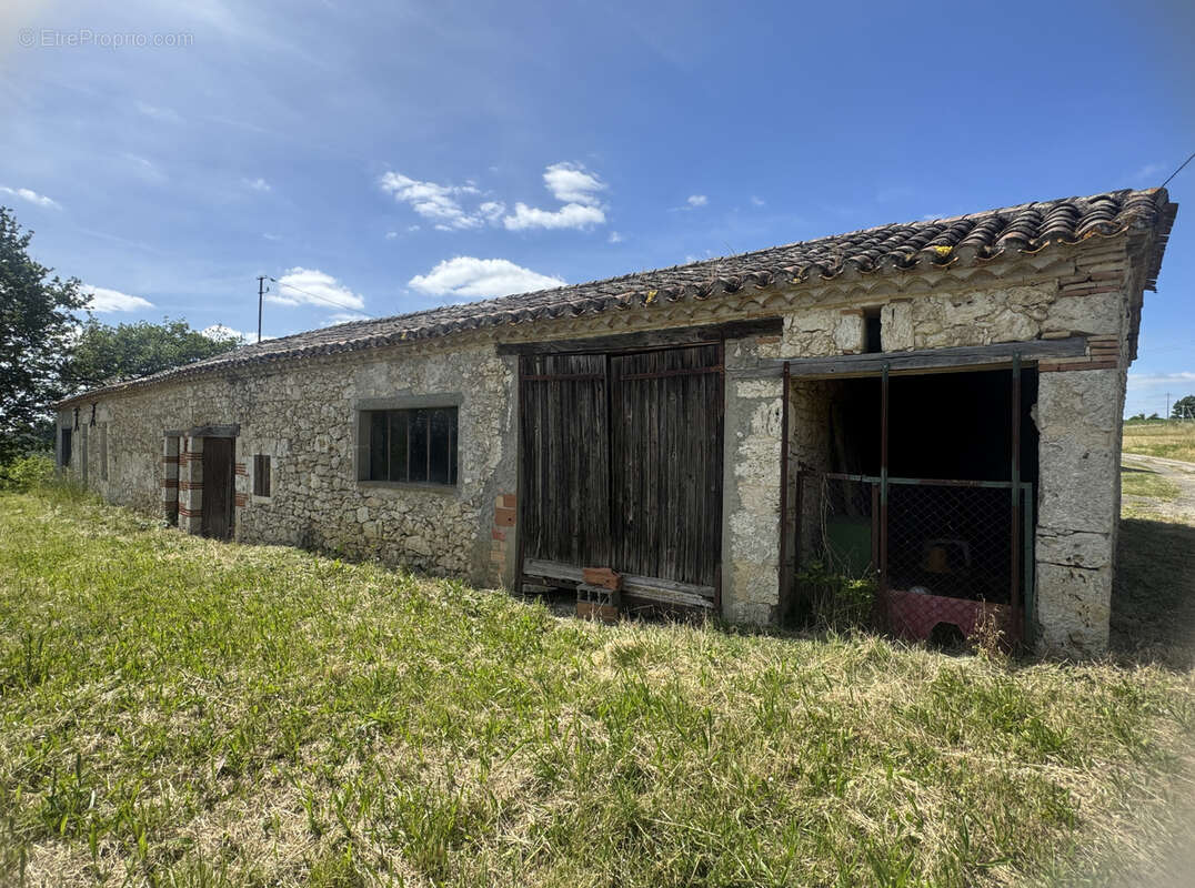 Maison à SAINT-NAZAIRE-DE-VALENTANE