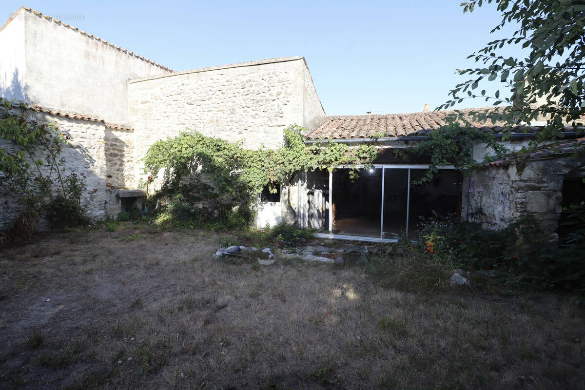 Autre à TALMONT-SUR-GIRONDE