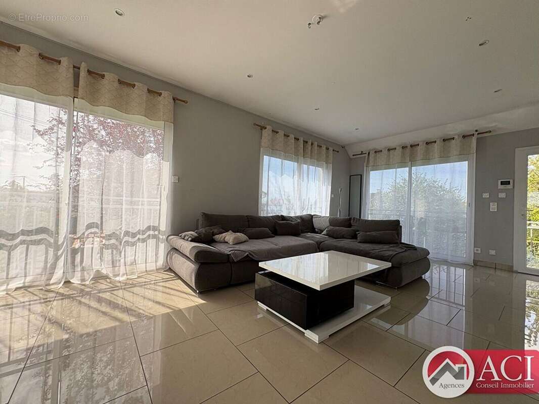Maison Spacieuse de 8 pièces sur la N1 - photo 5
