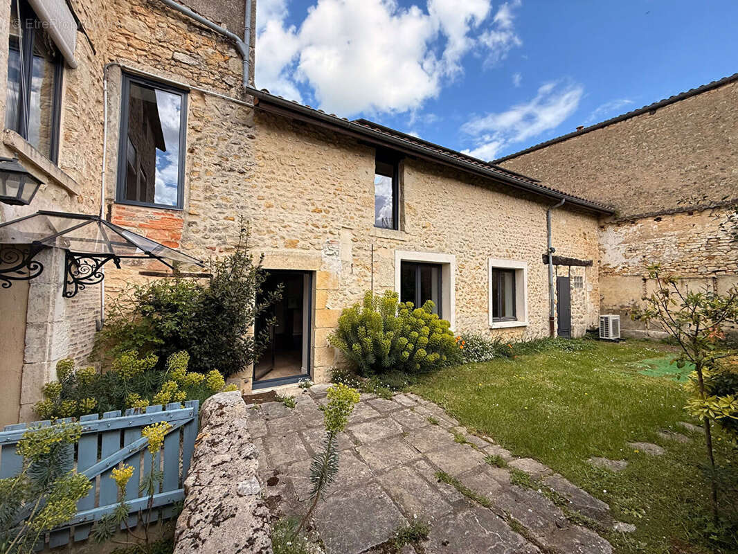 Maison à SAINT-JULIEN-L'ARS