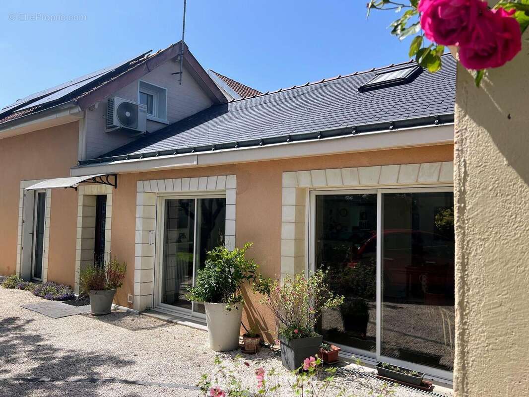 Maison familiale de 130m² au c½ur du quartier du bois du Roy. - Maison à AVRILLE