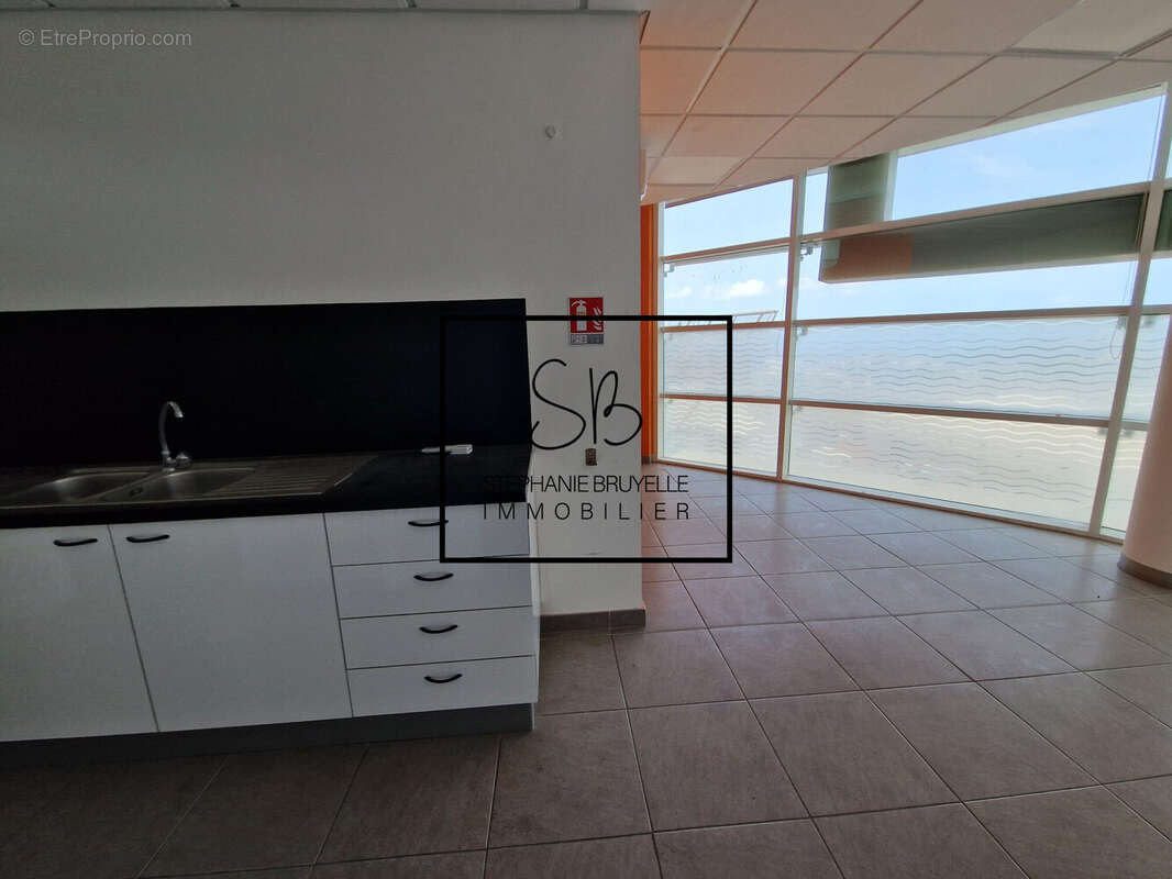 Commerce à FORT-DE-FRANCE