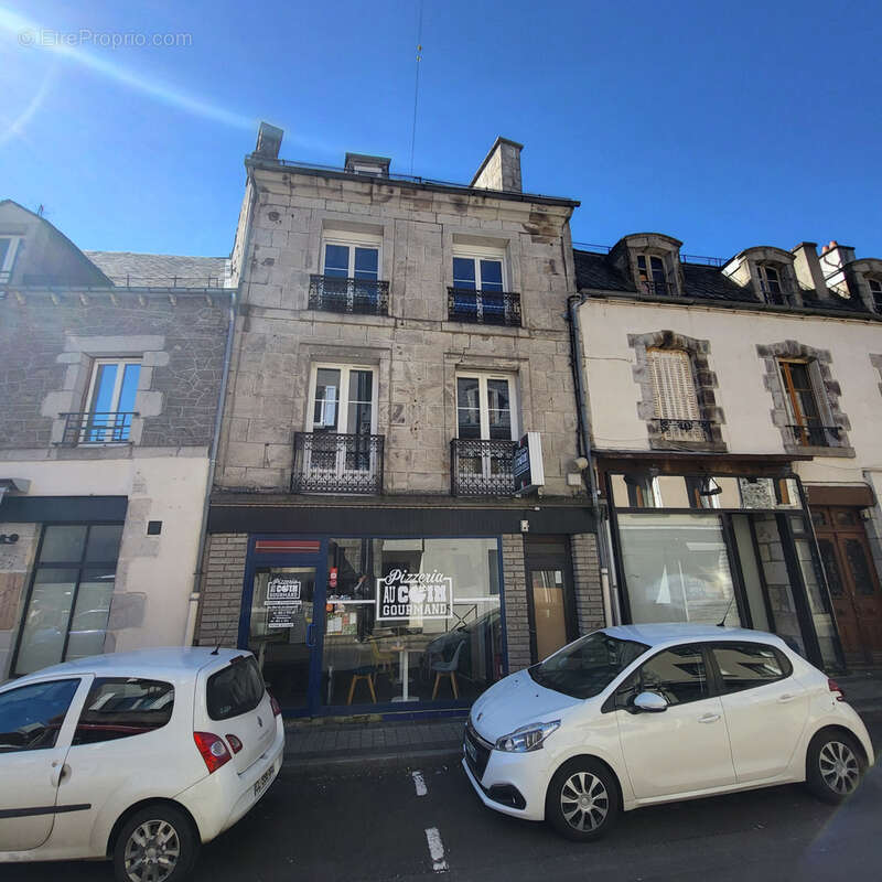 Appartement à RIOM-ES-MONTAGNES