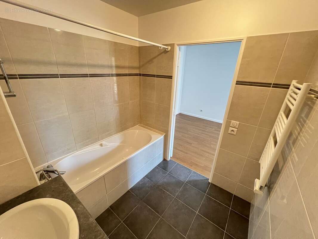 Appartement à COURBEVOIE