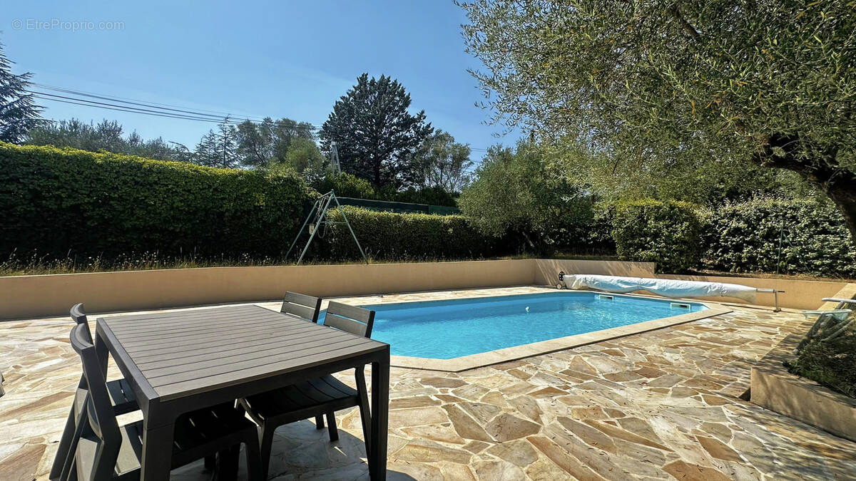 Maison à SOLLIES-TOUCAS