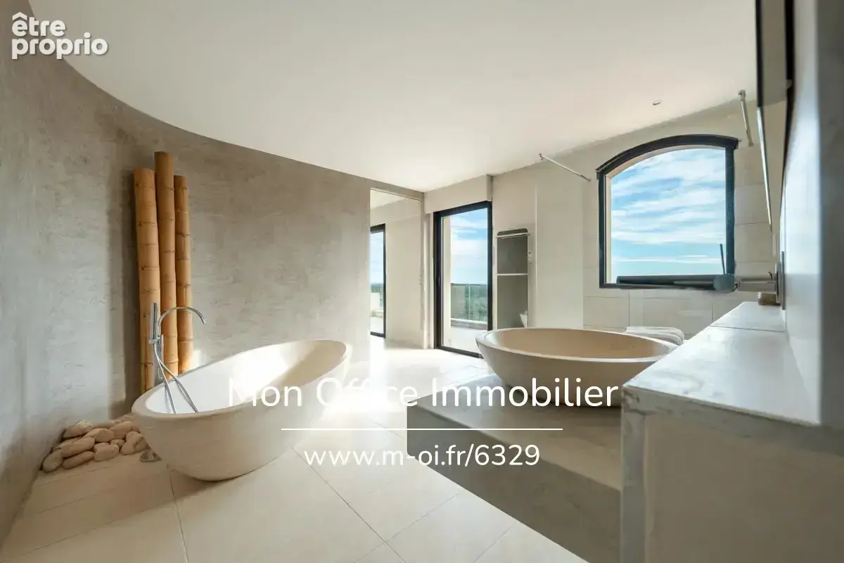 Référence : 6329-NGU. - propriété 10 pièces - 32ha - 980m2 - Vue spectaculaire sur la région et la mer - photo 13