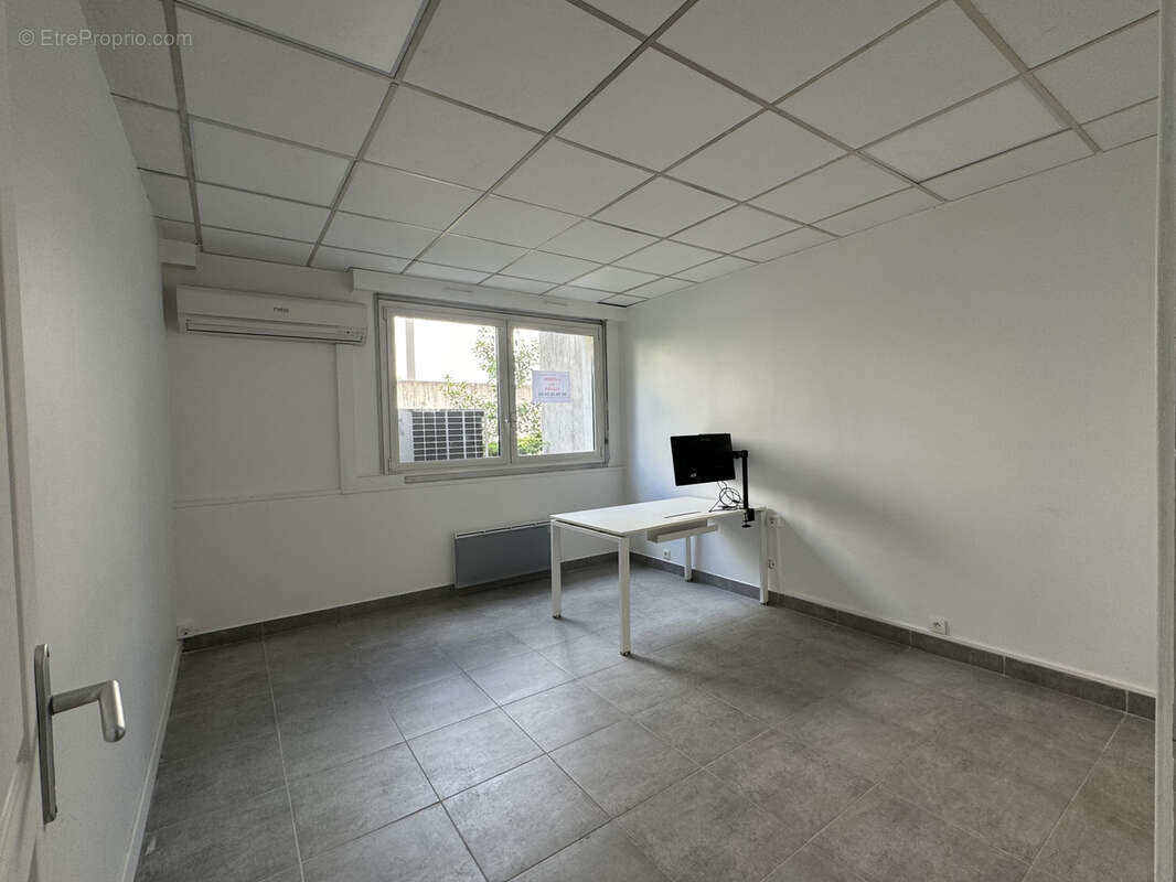 Commerce à COURBEVOIE