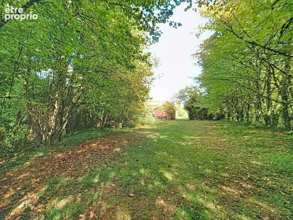 Terrain de loisirs dans un ecrin de verdure - photo 6