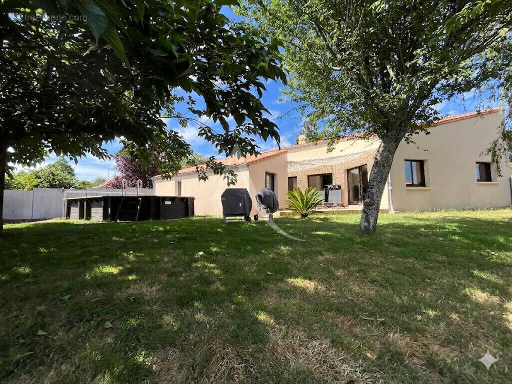 Maison à LES HERBIERS
