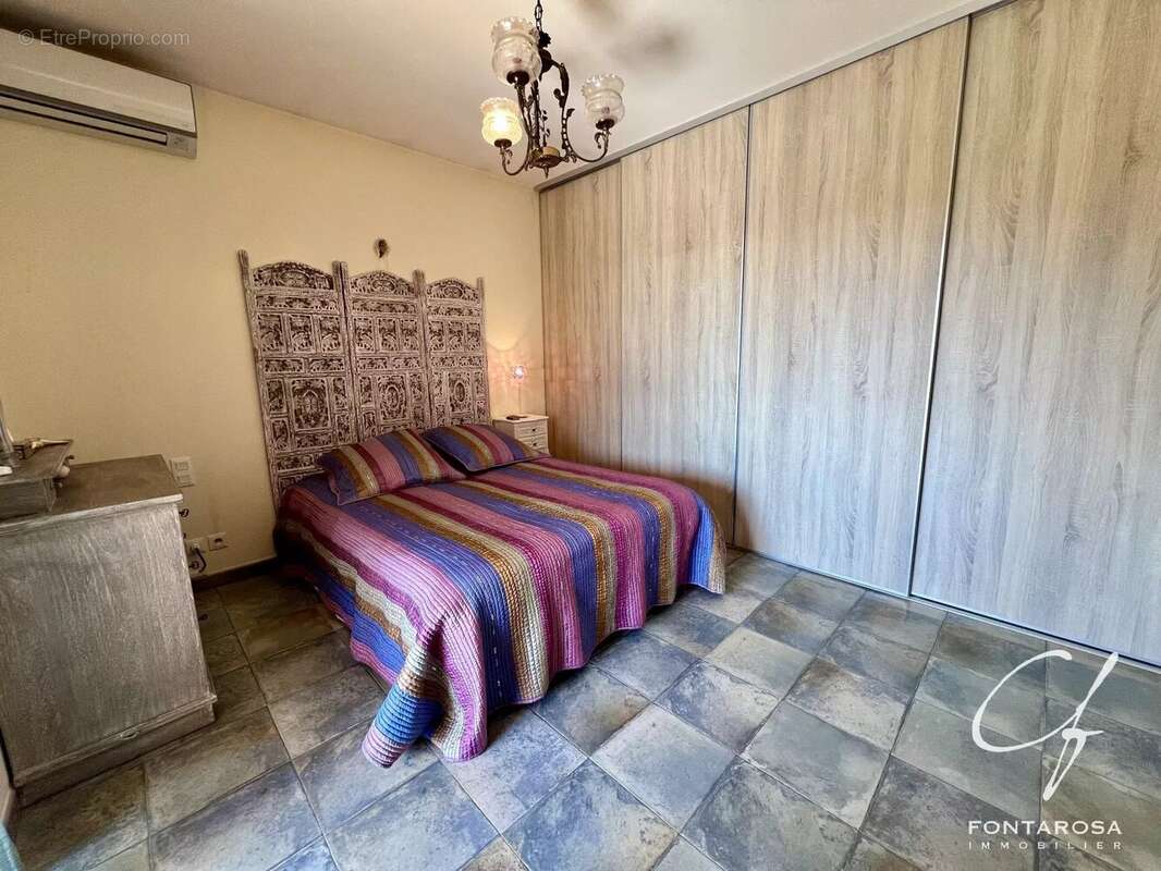 Maison à ROQUEBRUNE-SUR-ARGENS